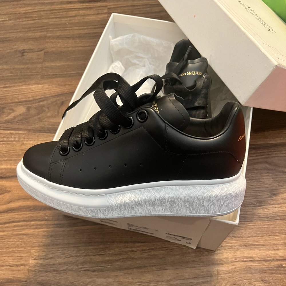 Women black mcqueens size 35